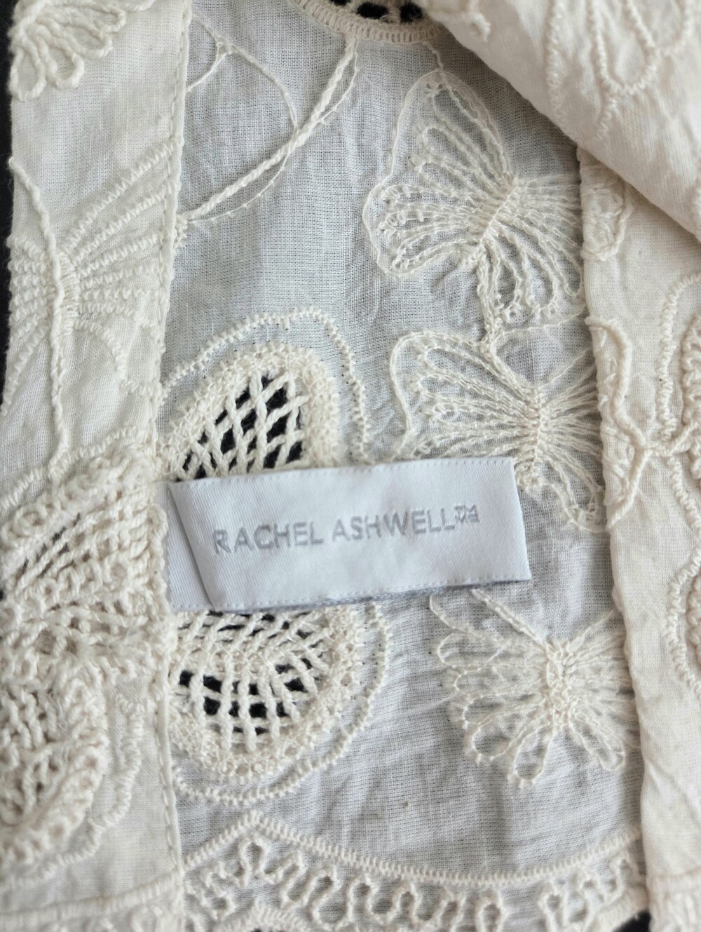 Simply Shabby Chic Rachel Ashwell Eyelet Embroidered Butterflies Valance Curtain - Picture 5 of 9